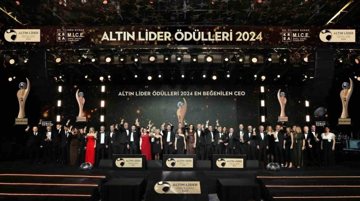 ALTIN LİDERLER ÖDÜL TÖRENİ’NDE ‘TÜRKİYE’NİN EN BEĞENİLEN CEO’LARI ÖDÜLLERİNİ ALDI