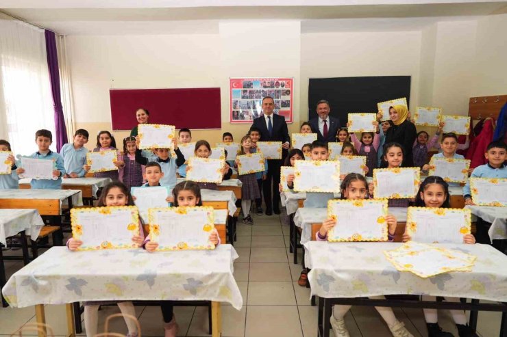 SANCAKTEPE BELEDİYE BAŞKANI YEĞİN ÖĞRENCİLERİN KARNE SEVİNCİNE ORTAK OLDU