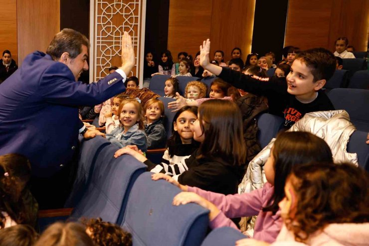 ESENLER BELEDİYE BAŞKANI GÖKSU, MİNİKLERİN KARNE HEYECANINA ORTAK OLDU