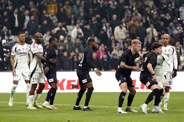 TRENDYOL SÜPER LİG: BEŞİKTAŞ: 0 - SAMSUNSPOR: 0 (İLK YARI)