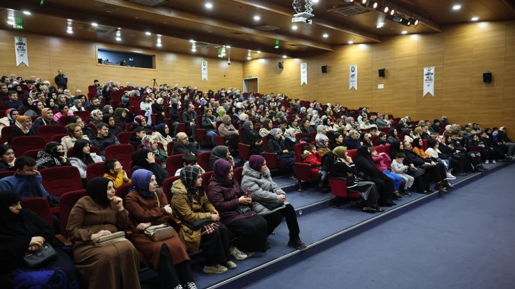 SULTANGAZİ’DE “MUTLU AİLE MUTLU ÇOCUK” İSİMLİ SÖYLEŞİ DÜZENLENDİ