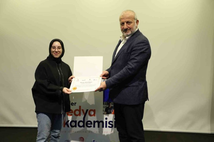 ESENLER MEDYA AKADEMİSİ’NDE MEZUNİYET HEYECANI