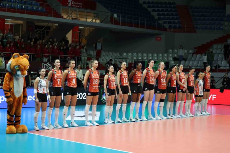 CEV ŞAMPİYONLAR LİGİ: ECZACIBAŞI DYNAVİT: 3 - LEVALLOİS PARİS SC: 0