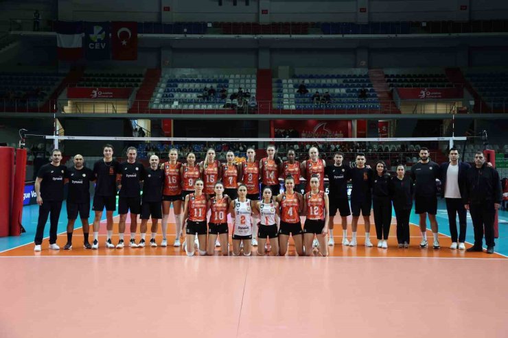 CEV ŞAMPİYONLAR LİGİ: ECZACIBAŞI DYNAVİT: 3 - LEVALLOİS PARİS SC: 0