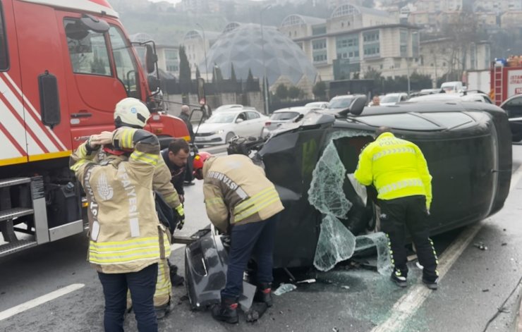 KAĞITHANE’DE FENALAŞAN SÜRÜCÜ KAZA YAPTI