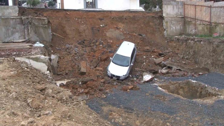 KARTAL’DA TOPRAK KAYMASI: BİNADAKİLER TAHLİYE EDİLDİ