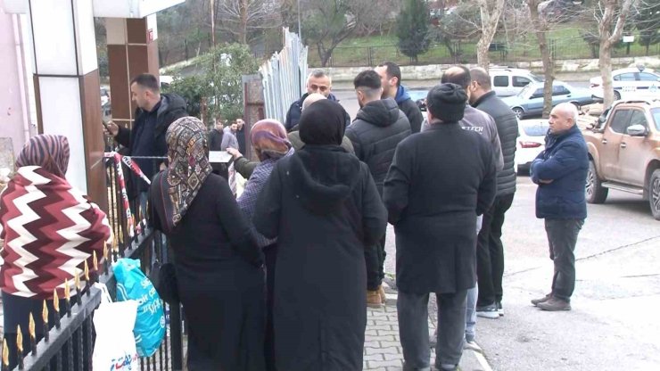 KARTAL’DA TOPRAK KAYMASI: BİNADAKİLER TAHLİYE EDİLDİ