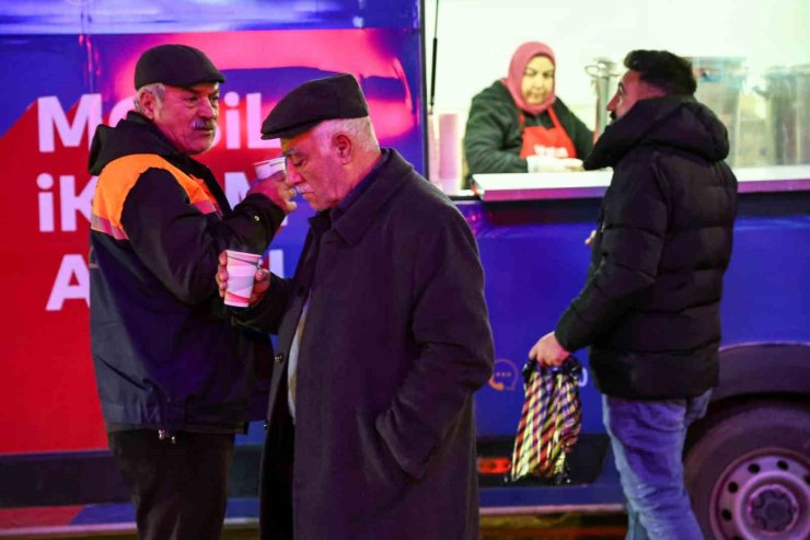 SİLİVRİ’DE İŞE GİDEN VATANDAŞLARA SICAK ÇORBA