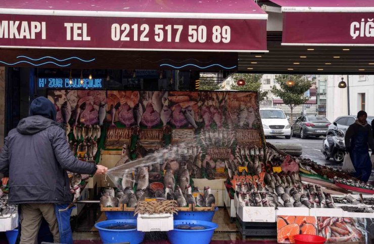 İSTANBUL’DAKİ BALIK TEZGAHLARI BOLLAŞTI ANCAK ALAN YOK