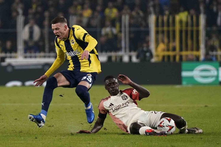 UEFA AVRUPA LİGİ: FENERBAHÇE: 0 - LYON: 0 (İLK YARI)