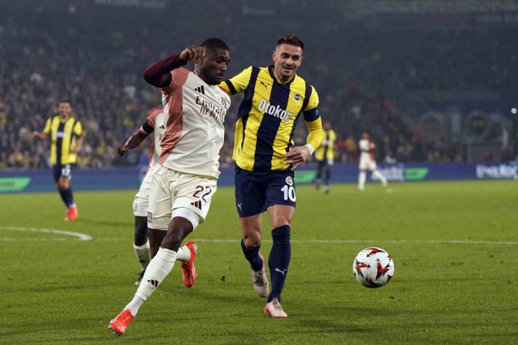 UEFA AVRUPA LİGİ: FENERBAHÇE: 0 - LYON: 0 (İLK YARI)