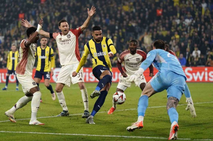 UEFA AVRUPA LİGİ: FENERBAHÇE: 0 - LYON: 0 (MAÇ SONUCU)