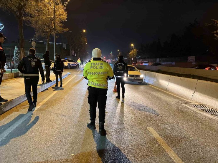 İSTANBUL EMNİYET MÜDÜRÜ YILDIZ, BAHÇELİEVLER’DE ASAYİŞ UYGULAMASINI YERİNDE DENETLEDİ