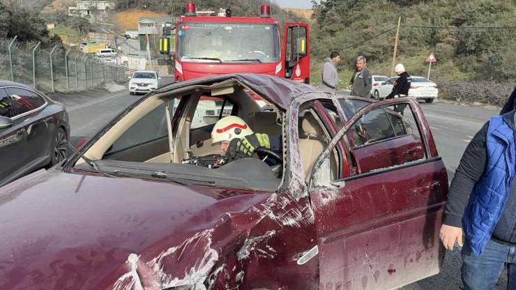 ARNAVUTKÖY’DE OTOMOBİL TAKLA ATTI: SÜRÜCÜ AĞIR YARALANDI