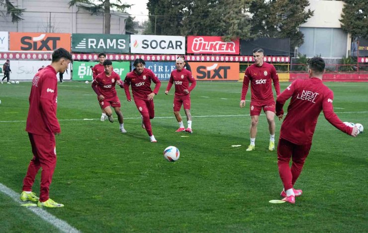 AHMET KUTUCU, GALATASARAY FORMASIYLA İLK ANTRENMANINA ÇIKTI