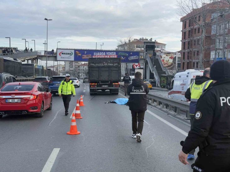 AVCILAR’DA E-5’TE ÖLÜMLÜ MOTOSİKLET KAZASI