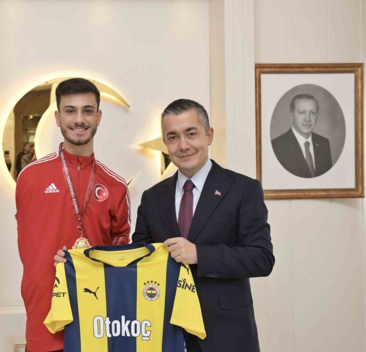 BAŞKAN VEKİLİ AKSOY’DAN ŞAMPİYON SPORCULARA ÖZEL DESTEK