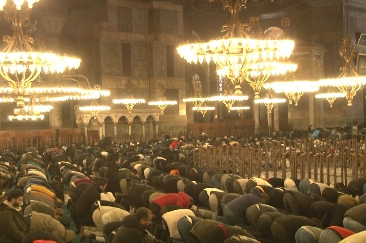 AYASOFYA-İ KEBİR CAMİ-İ ŞERİFİ’NDE MİRAÇ KANDİLİ İDRAK EDİLDİ