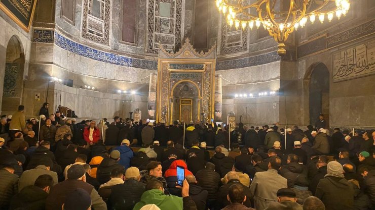 İSTANBUL EMNİYET MÜDÜRLÜĞÜ VATANDAŞLARA LOKMA DAĞITTI