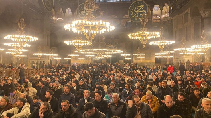 İSTANBUL EMNİYET MÜDÜRLÜĞÜ VATANDAŞLARA LOKMA DAĞITTI