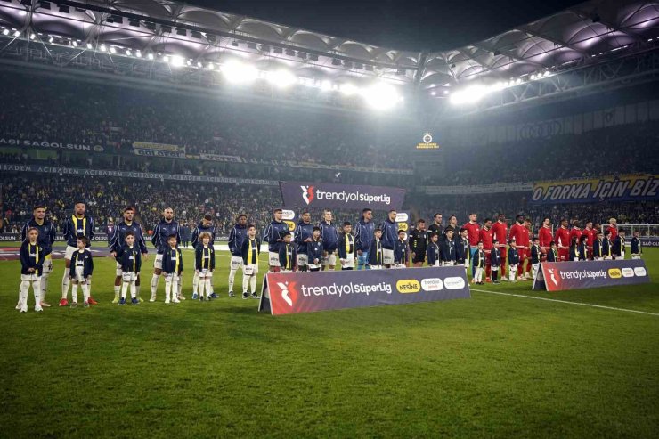 TRENDYOL SÜPER LİG: FENERBAHÇE: 0 - GÖZTEPE: 0 (MAÇ DEVAM EDİYOR)