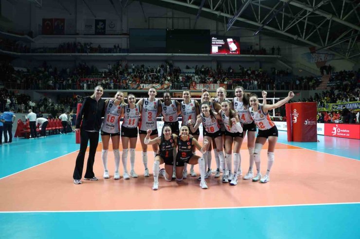 FİLE DERBİNİN GALİBİ ECZACIBAŞI DYNAVİT