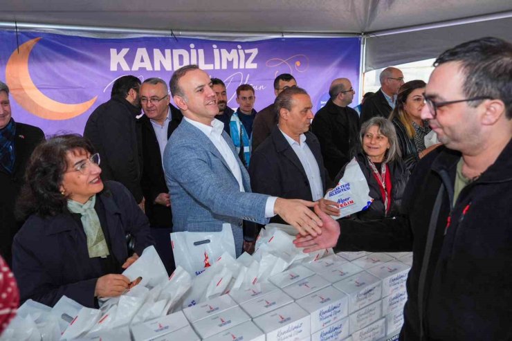 SANCAKTEPE BELEDİYESİ’NDEN VATANDAŞLARA KANDİL SİMİDİ İKRAMI