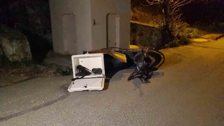 SARIYER’DE FECİ KAZA: OTOMOBİLLE ÇARPIŞAN MOTORDAKİ KURYE HAYATINI KAYBETTİ