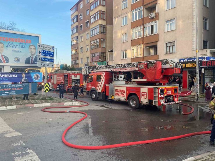 KARTAL’DA ÇATI YANGINI