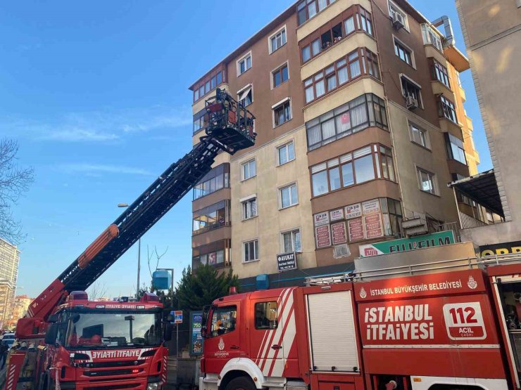 KARTAL’DA ÇATI YANGINI