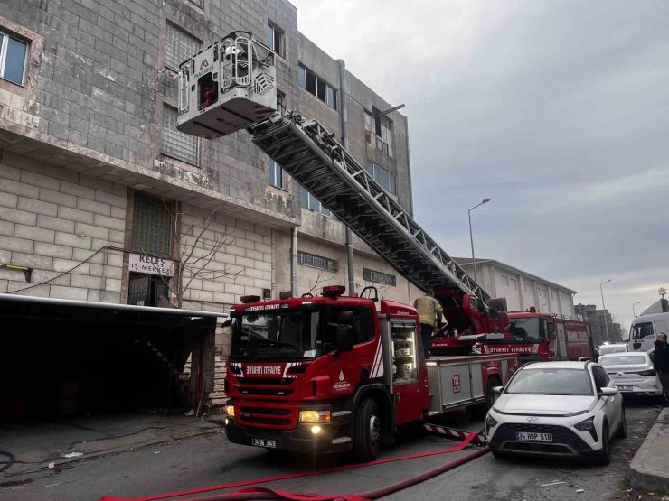 BEYLİKDÜZÜ’NDE KORKUTAN YANGIN