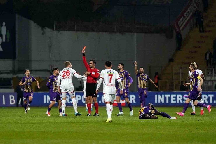 TRENDYOL SÜPER LİG: EYÜPSPOR: 0 - SİVASSPOR: 0 (İLK YARI)