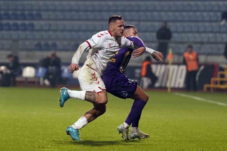 TRENDYOL SÜPER LİG: EYÜPSPOR: 0 - SİVASSPOR: 0 (İLK YARI)