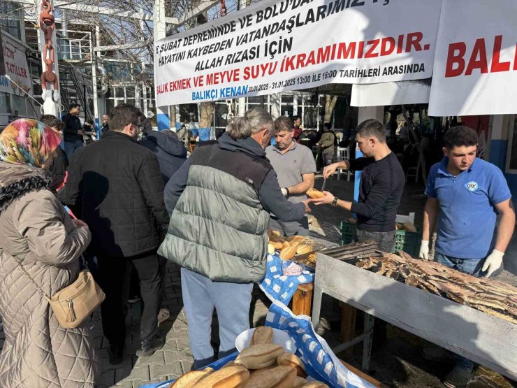 BEYLİKDÜZÜ’NDE KAZADA ÖLEN TORUNUNUN HAYRI İÇİN YÜZLERCE BALIK EKMEK DAĞITTI