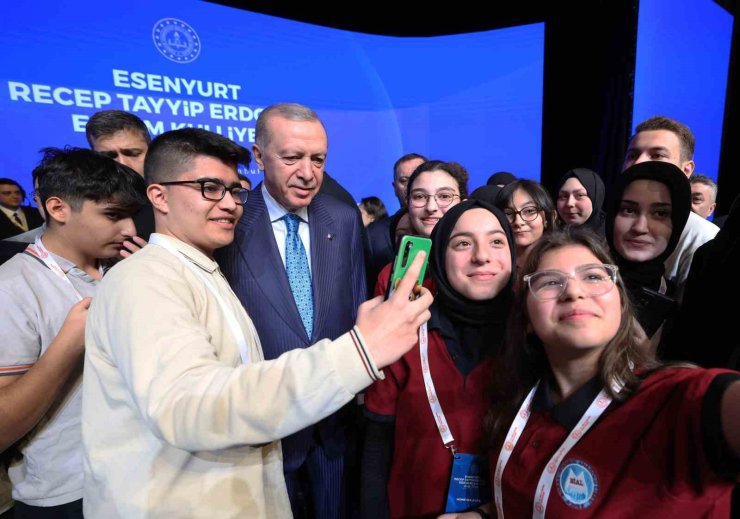 CUMHURBAŞKANI ERDOĞAN: "2025 YILINDA BİN 381 ENGELLİ ÖĞRETMENİMİZİN ATAMASINI YAPIYORUZ"