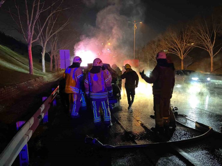 AVRUPA OTOYOLU’NDA ARAÇ ALEV TOPUNA DÖNDÜ, TRAFİK YOĞUNLUĞU OLUŞTU