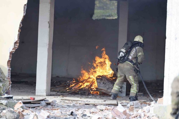 ESENLER BELEDİYESİ’NDEN GERÇEĞİNİ ARATMAYAN DEPREM TATBİKATI