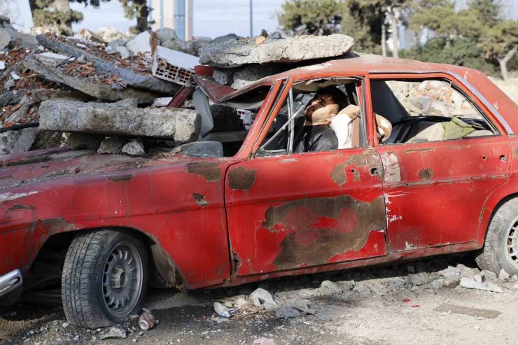 ESENLER BELEDİYESİ’NDEN GERÇEĞİNİ ARATMAYAN DEPREM TATBİKATI