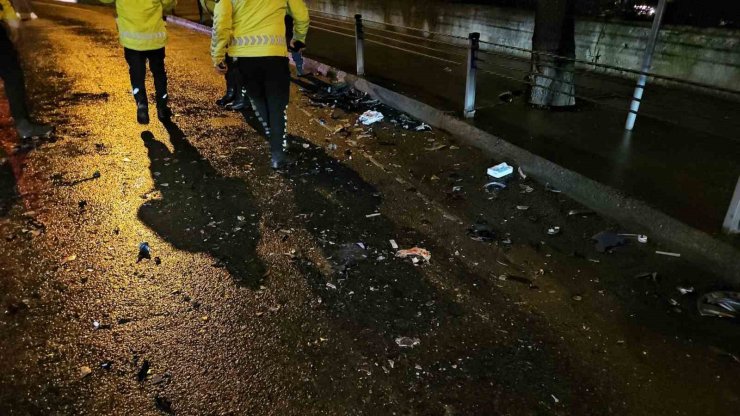 SARIYER’DE VİRAJI ALAMAYAN OTOMOBİL, CİPLE KAFA KAFAYA ÇARPIŞTI: 2 YARALI