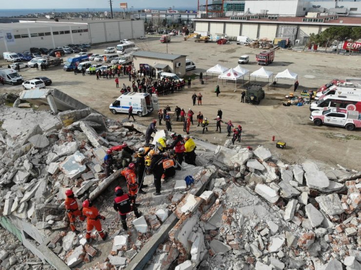 SİLİVRİ BELEDİYESİ, 6 ŞUBAT DEPREMİNİN YIL DÖNÜMÜNDE DEPREM TATBİKATI GERÇEKLEŞTİRDİ