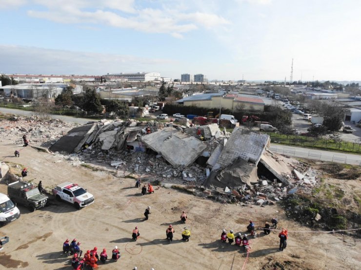 SİLİVRİ BELEDİYESİ, 6 ŞUBAT DEPREMİNİN YIL DÖNÜMÜNDE DEPREM TATBİKATI GERÇEKLEŞTİRDİ