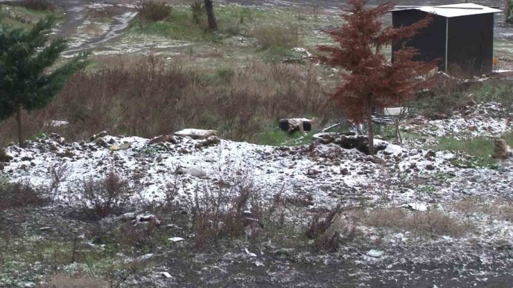 İSTANBUL’DA BEKLENEN KAR YAĞIŞI ETKİLİ OLDU