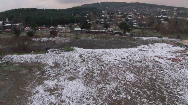 İSTANBUL’DA BEKLENEN KAR YAĞIŞI ETKİLİ OLDU