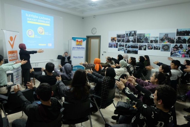 ZEYTİNBURNU’NDA GENÇLERE ARTI 1 YAZAN SEMİNER: ‘İLETİŞİM ÇAĞINDA HAYAT DERSLERİ’