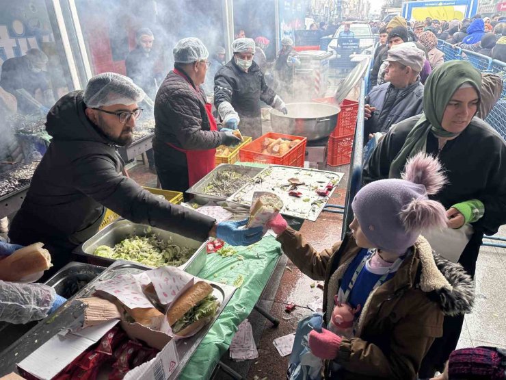 SULTANBEYLİ HAMSİ FESTİVALİ’NE YOĞUN İLGİ