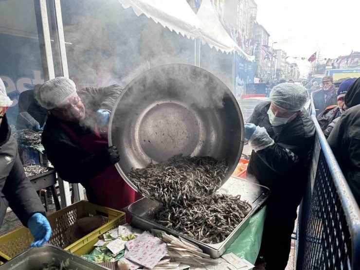 SULTANBEYLİ HAMSİ FESTİVALİ’NE YOĞUN İLGİ