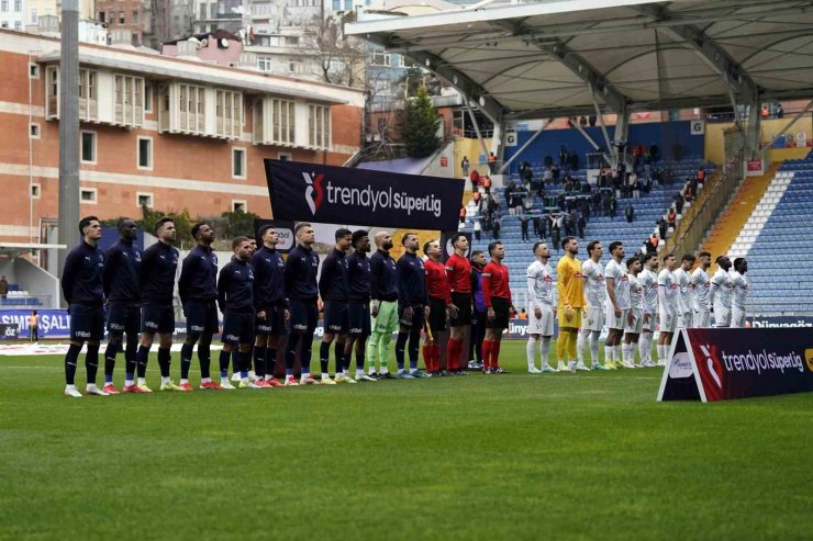 TRENDYOL SÜPER LİG: KASIMPAŞA: 0 - ÇAYKUR RİZESPOR: 0 (MAÇ DEVAM EDİYOR)