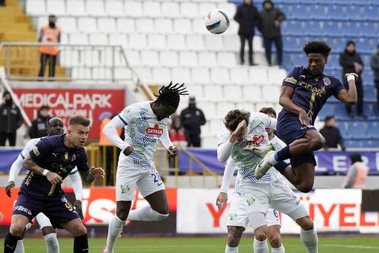 TRENDYOL SÜPER LİG: KASIMPAŞA: 0 - ÇAYKUR RİZESPOR: 0 (MAÇ DEVAM EDİYOR)