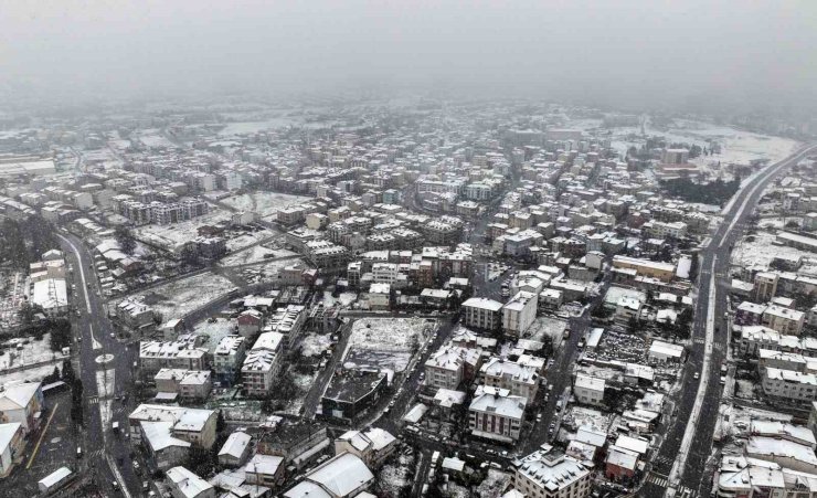 ARNAVUTKÖY BEYAZ ÖRTÜ İLE KAPLANDI