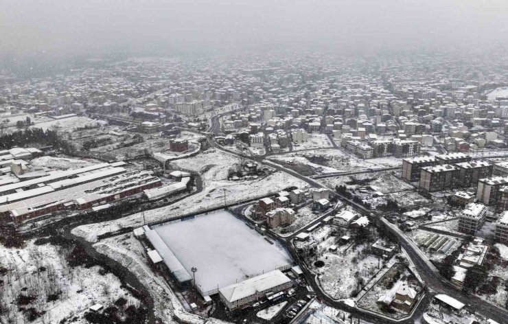 ARNAVUTKÖY BEYAZ ÖRTÜ İLE KAPLANDI